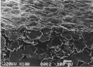 Die Oberfläche eines Sinbran Filters unter dem Mikroskop.